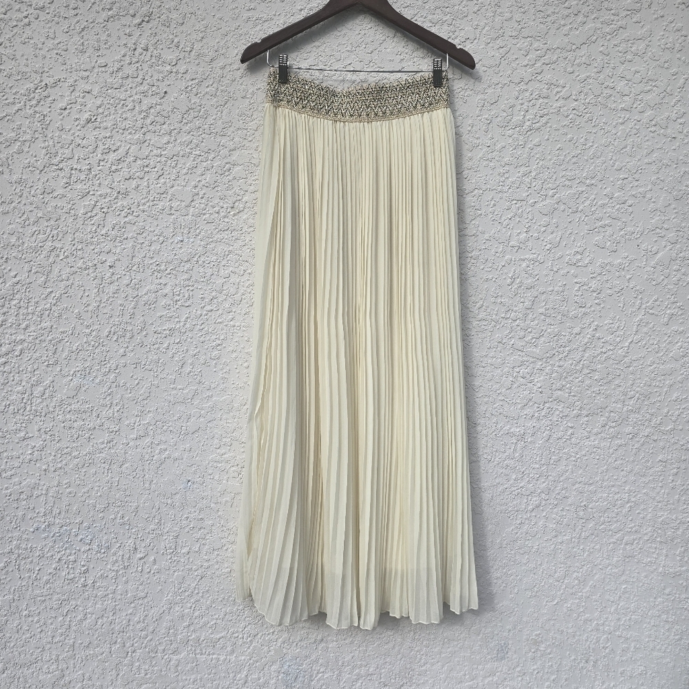 Elegant Cream Pleated Skirt. - Picture 3 of 8